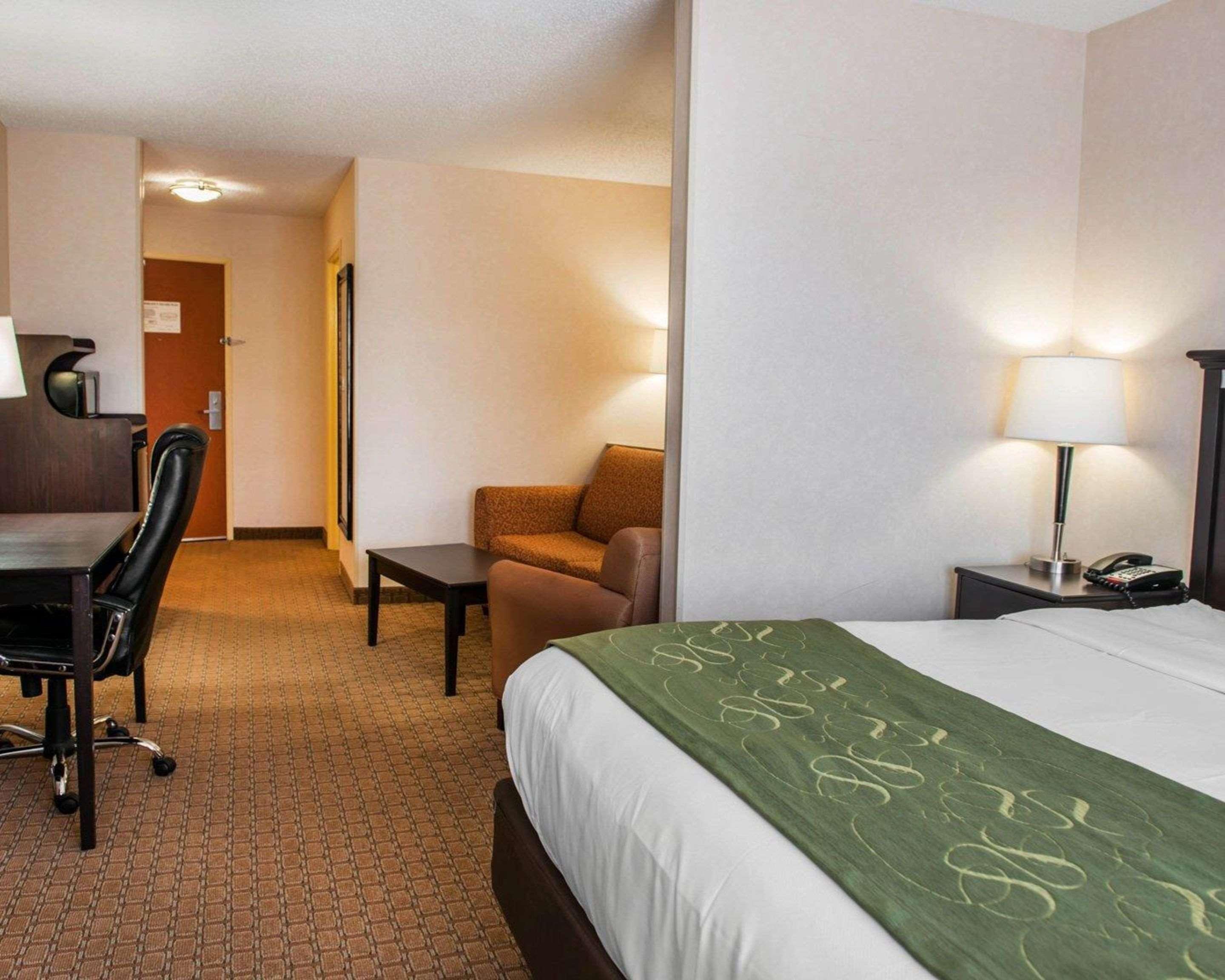 Comfort Suites Southport Екстер'єр фото