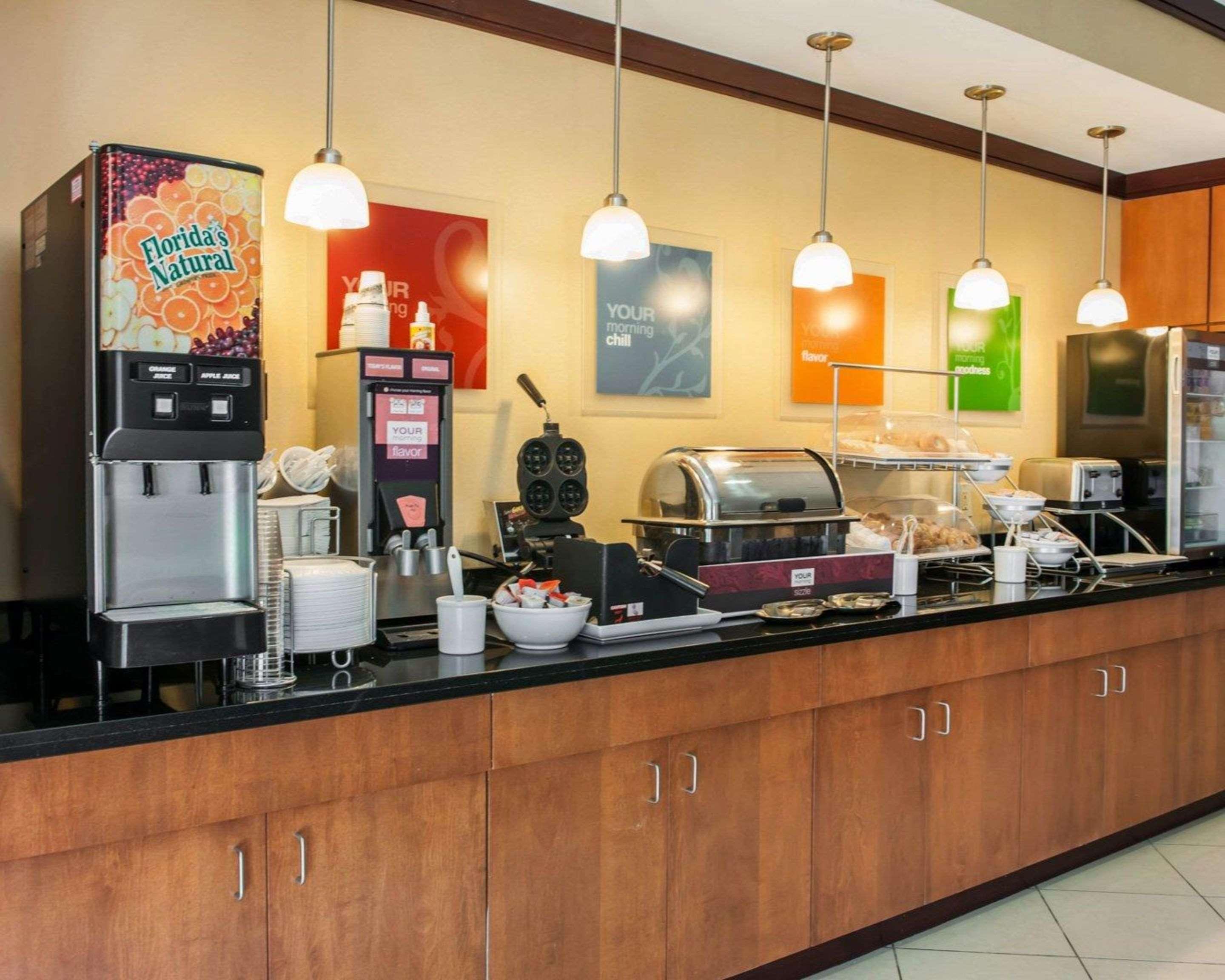 Comfort Suites Southport Екстер'єр фото