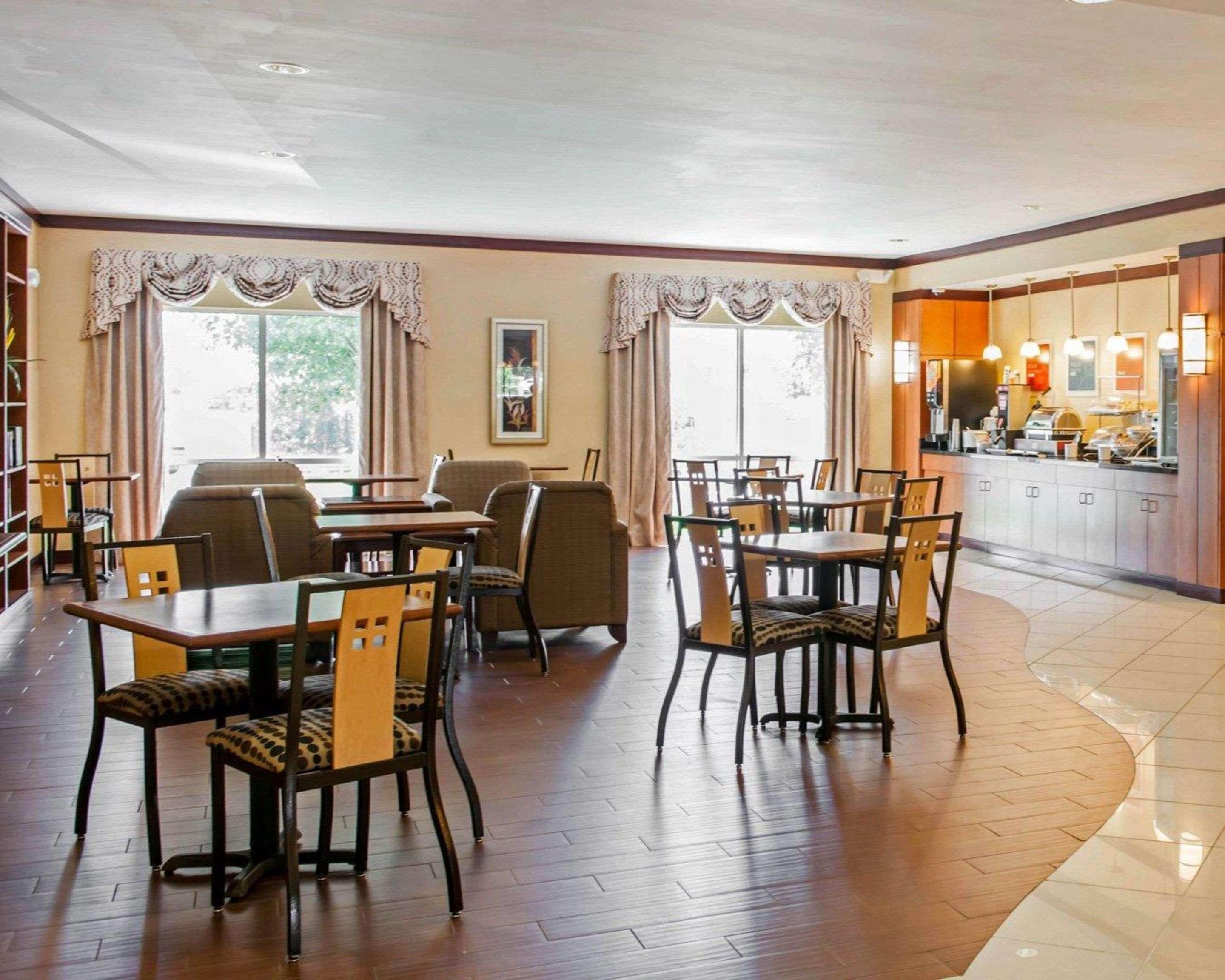Comfort Suites Southport Екстер'єр фото