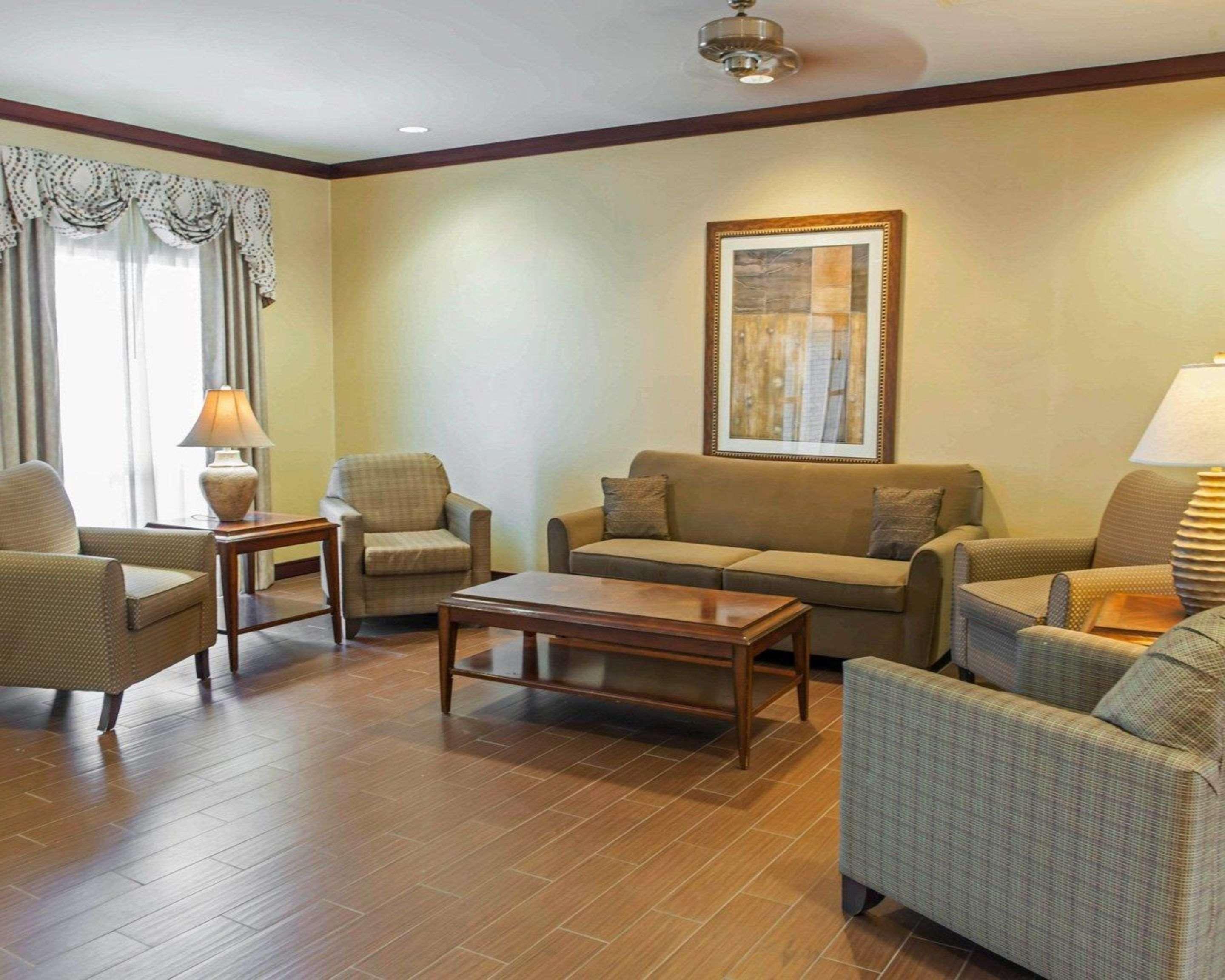 Comfort Suites Southport Екстер'єр фото