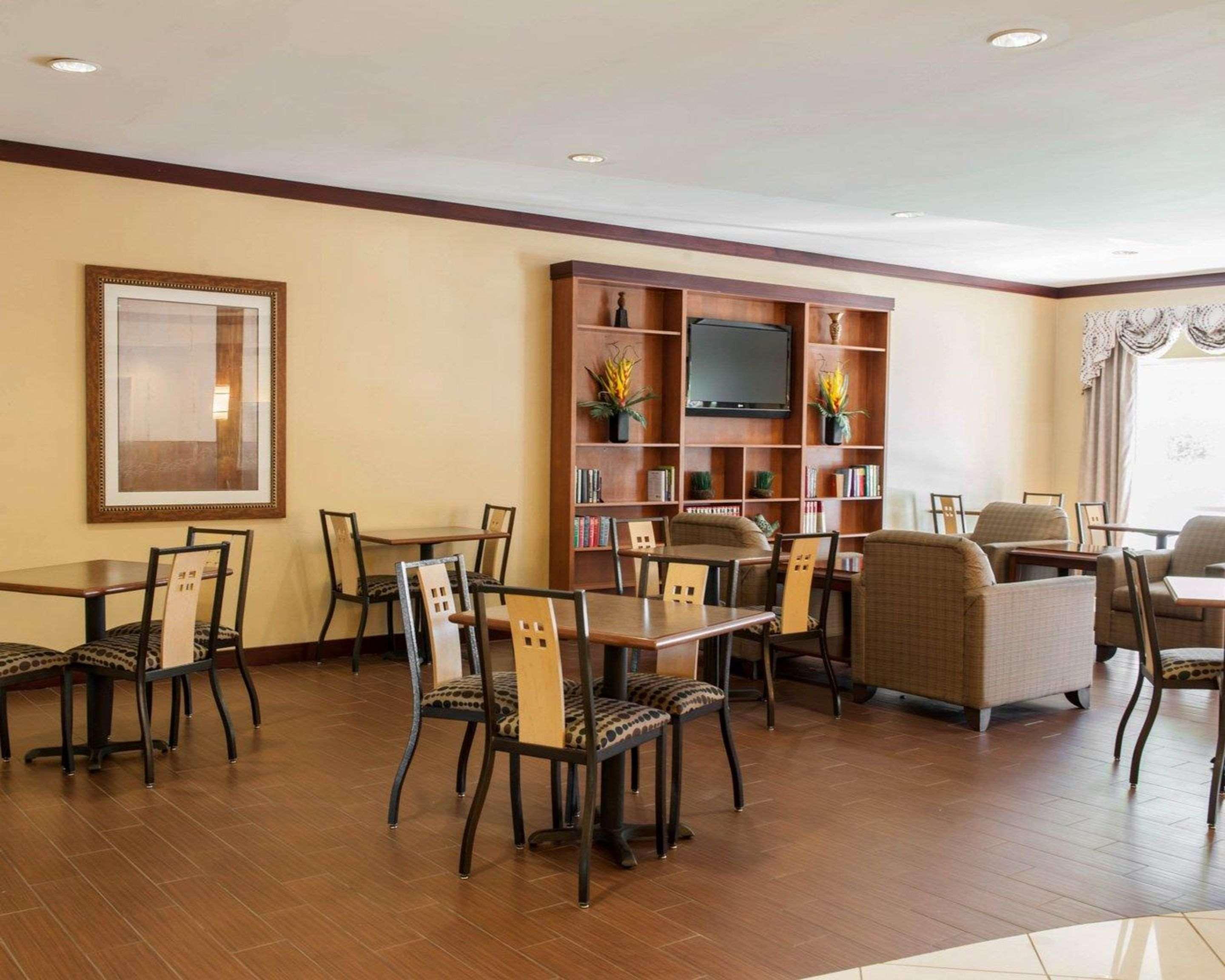 Comfort Suites Southport Екстер'єр фото