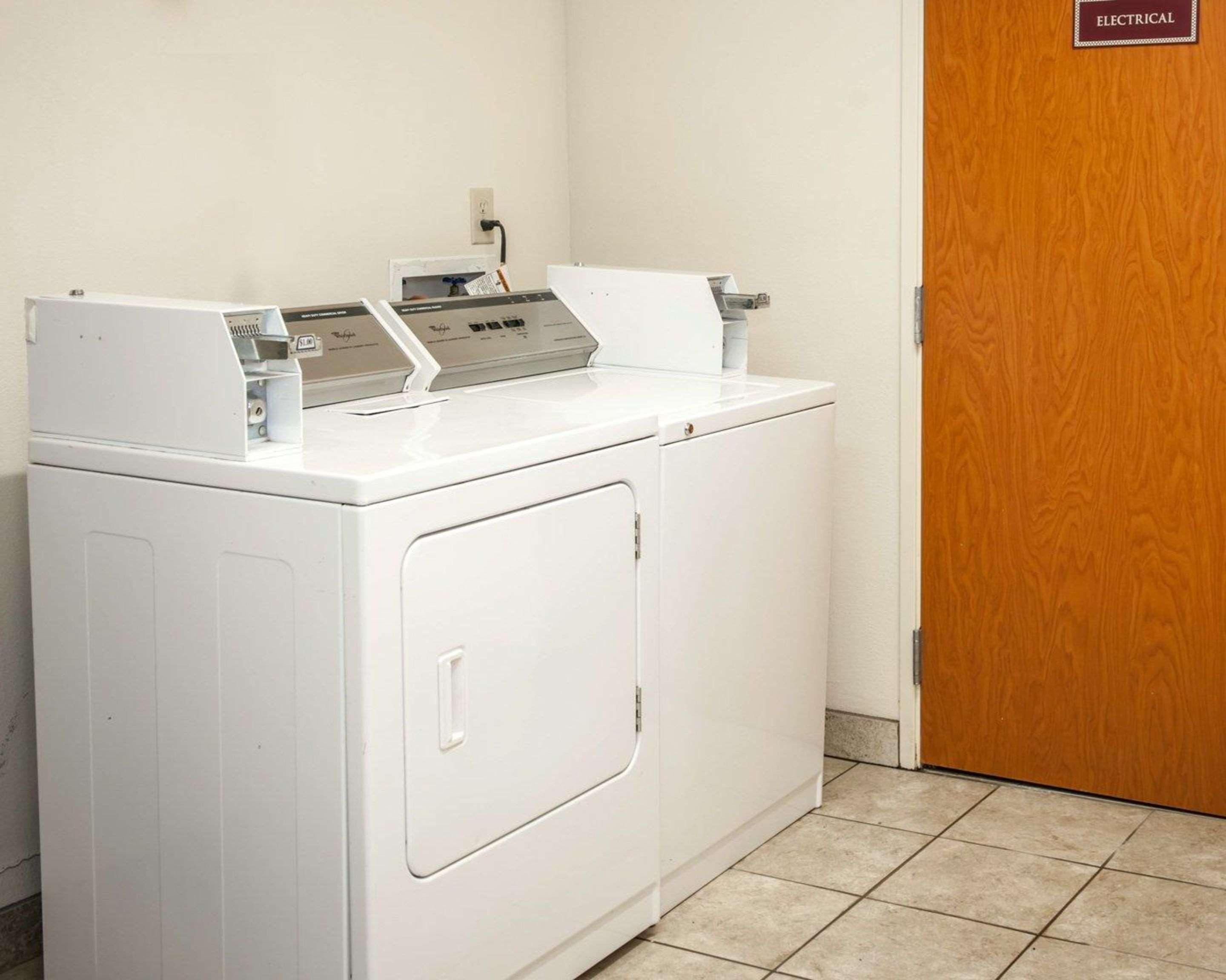 Comfort Suites Southport Екстер'єр фото