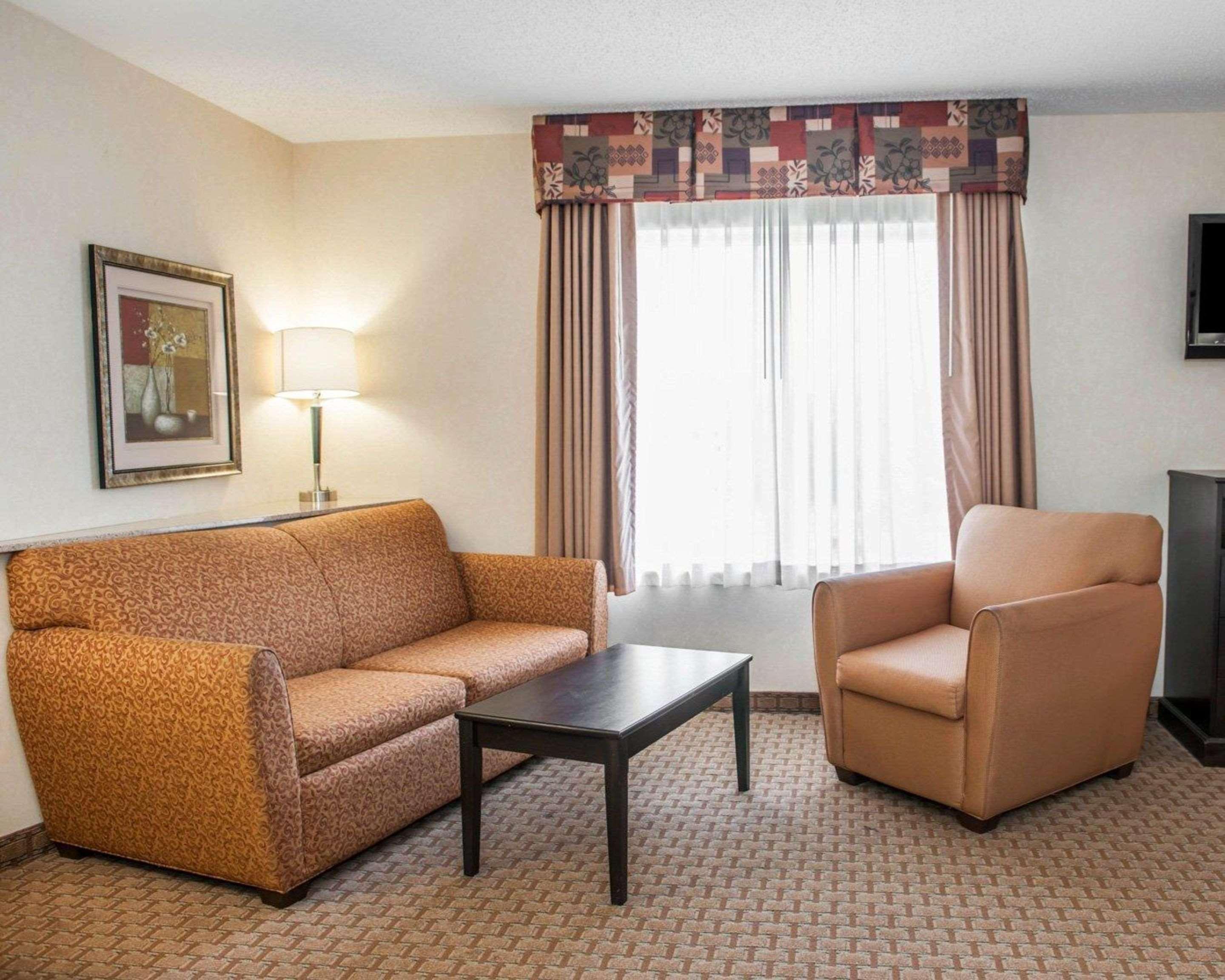 Comfort Suites Southport Екстер'єр фото