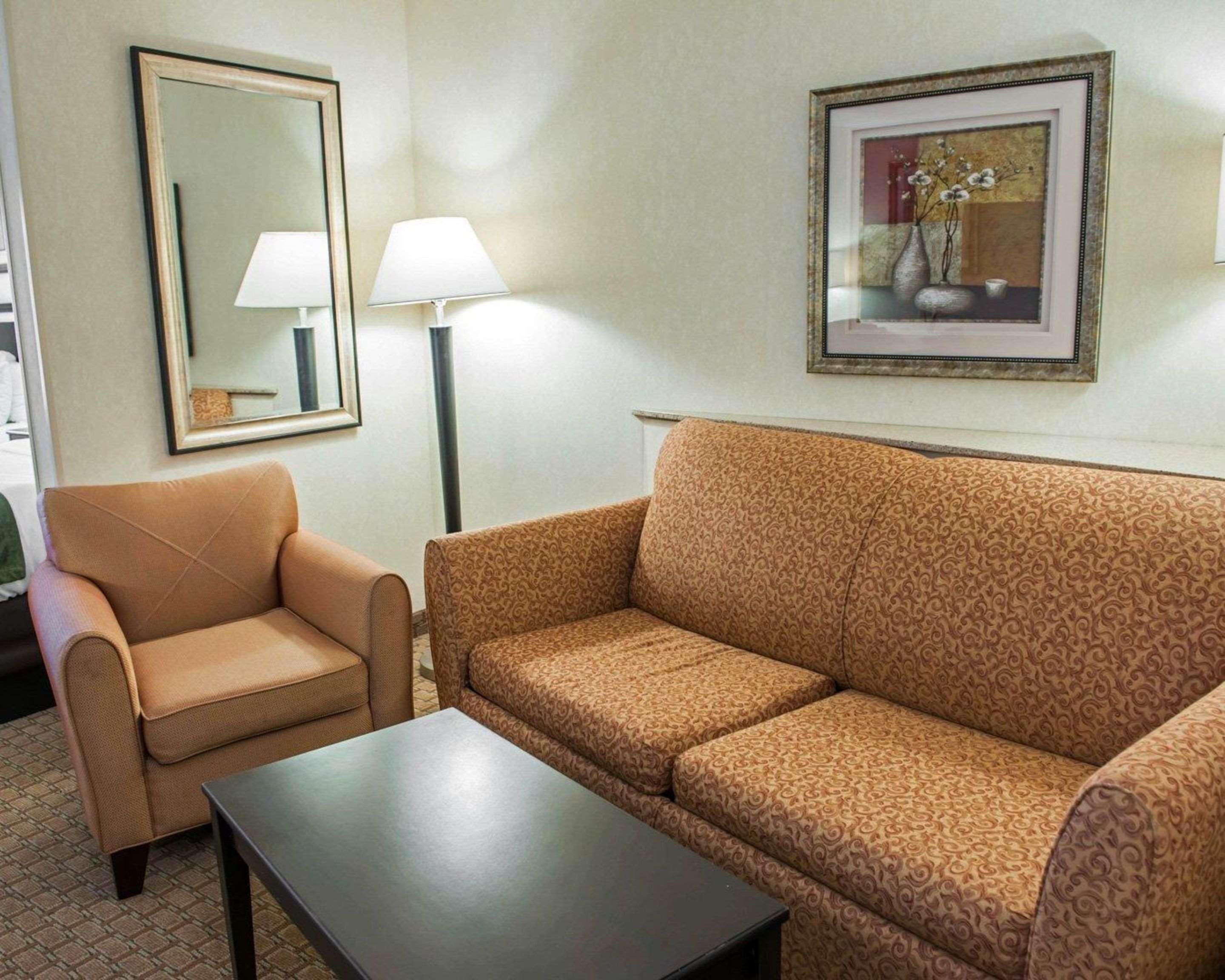 Comfort Suites Southport Екстер'єр фото