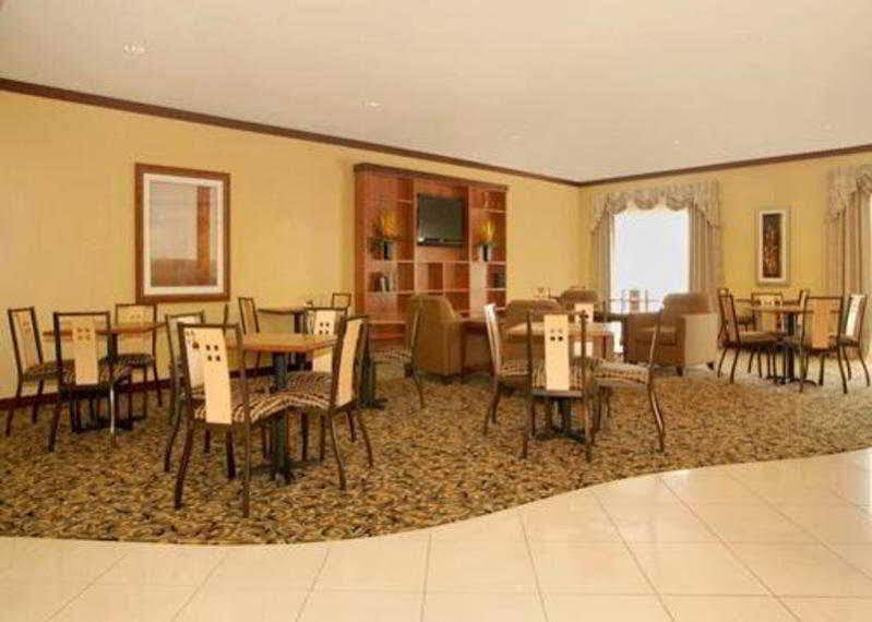 Comfort Suites Southport Екстер'єр фото